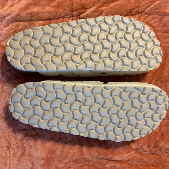 Saint + Sofia leather studded beige clogs 38 size 7.5 NEW - Picture 3 of 4